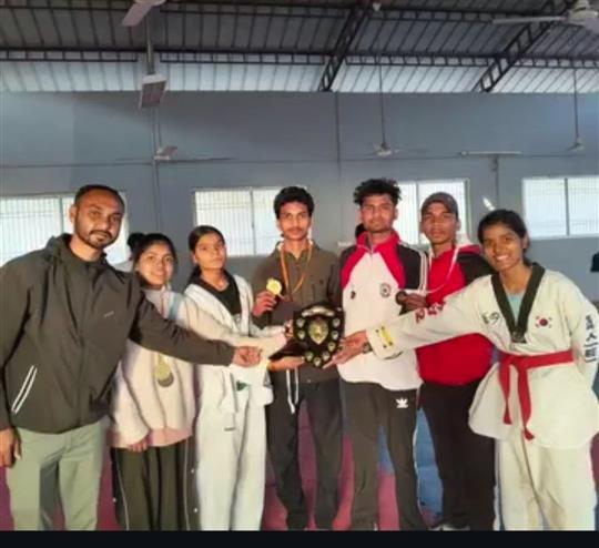 महाविद्यालय की ताईक्वान्डो पुरूष एवं महिला टीम ने अन्तर्महाविद्यालयीन ताईक्वान्डो (पुरूष/महिला) प्रतियोगिता 2025-26 में भाग लिया।