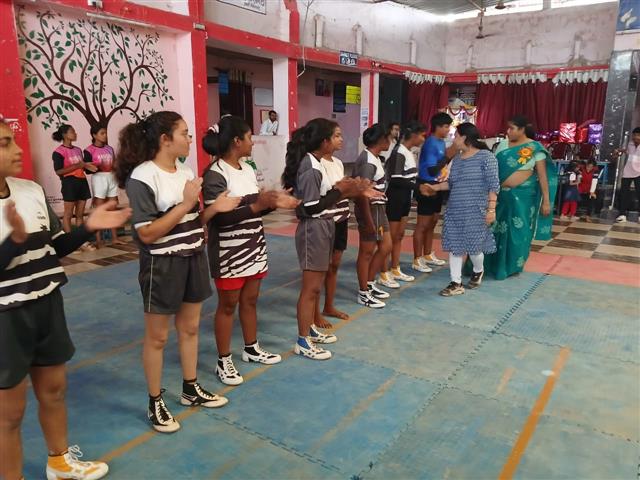 रेवती रमण मिश्र स्नातकोत्तर महाविद्यालय में जिला स्तरीय प्रतियोगिता का आयोजन महिला दिवस अवसर पर नारी शक्ति का खेल मैदान में प्रदर्शन। 