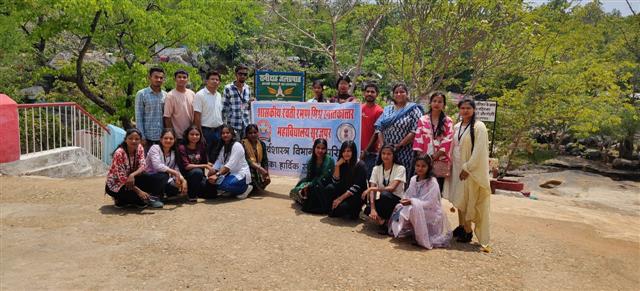 शासकीय महाविद्यालय सूरजपुर के अर्थशास्त्र विभाग के विद्यार्थियों ने किया जशपुर चाय बागान का शैक्षणिक भ्रमण।