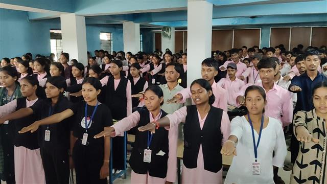 रेड रिबन क्लब एवं एनएसएस के संयुक्त तत्वाधान में एड्स जागरूकता शपथ कार्यक्रम 